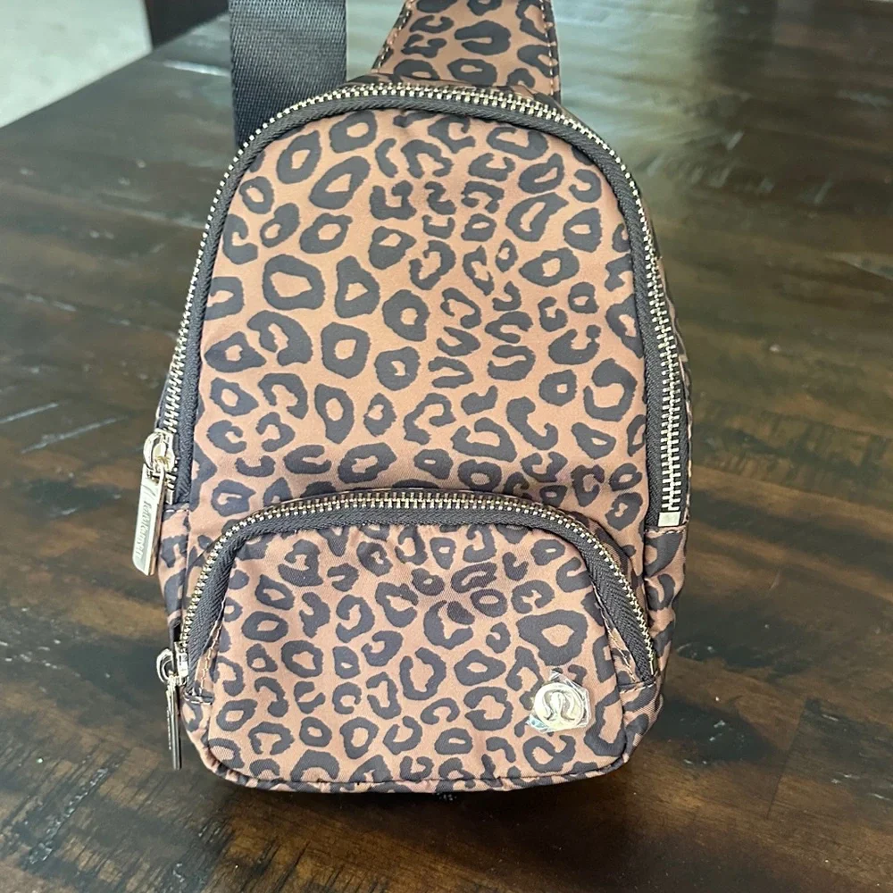 Lululemon sling bag - Picture 4 of 4